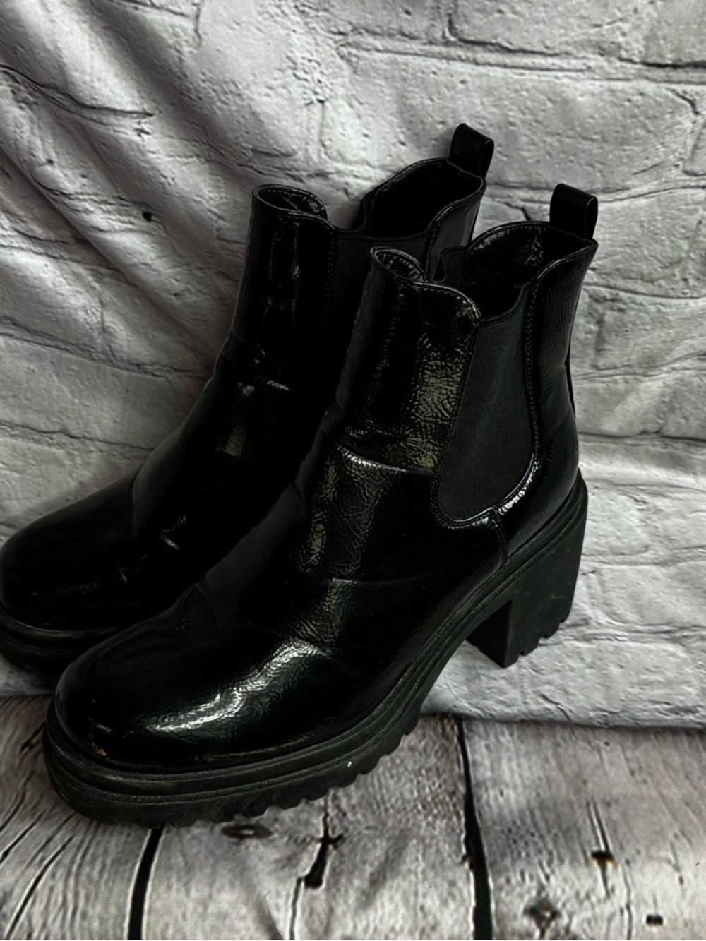 Diba Women’s Black Patent Chelsea Lug Sole Chunky Block Heel Pull On Boots 9.5 - Picture 3 of 14